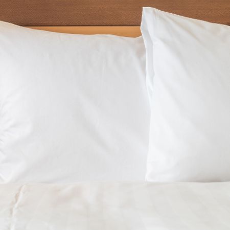 Holiday Inn Express And Suites Surrey By Ihg Exteriör bild