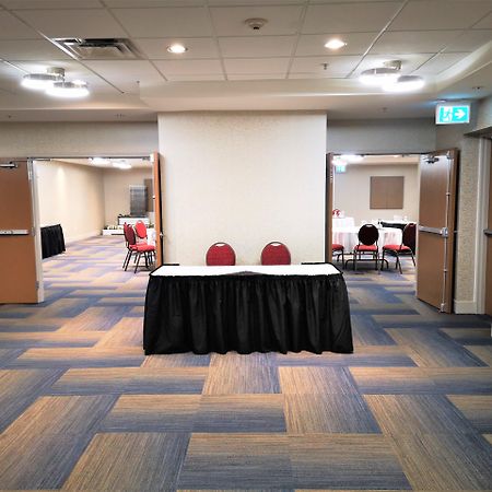 Holiday Inn Express And Suites Surrey By Ihg Exteriör bild