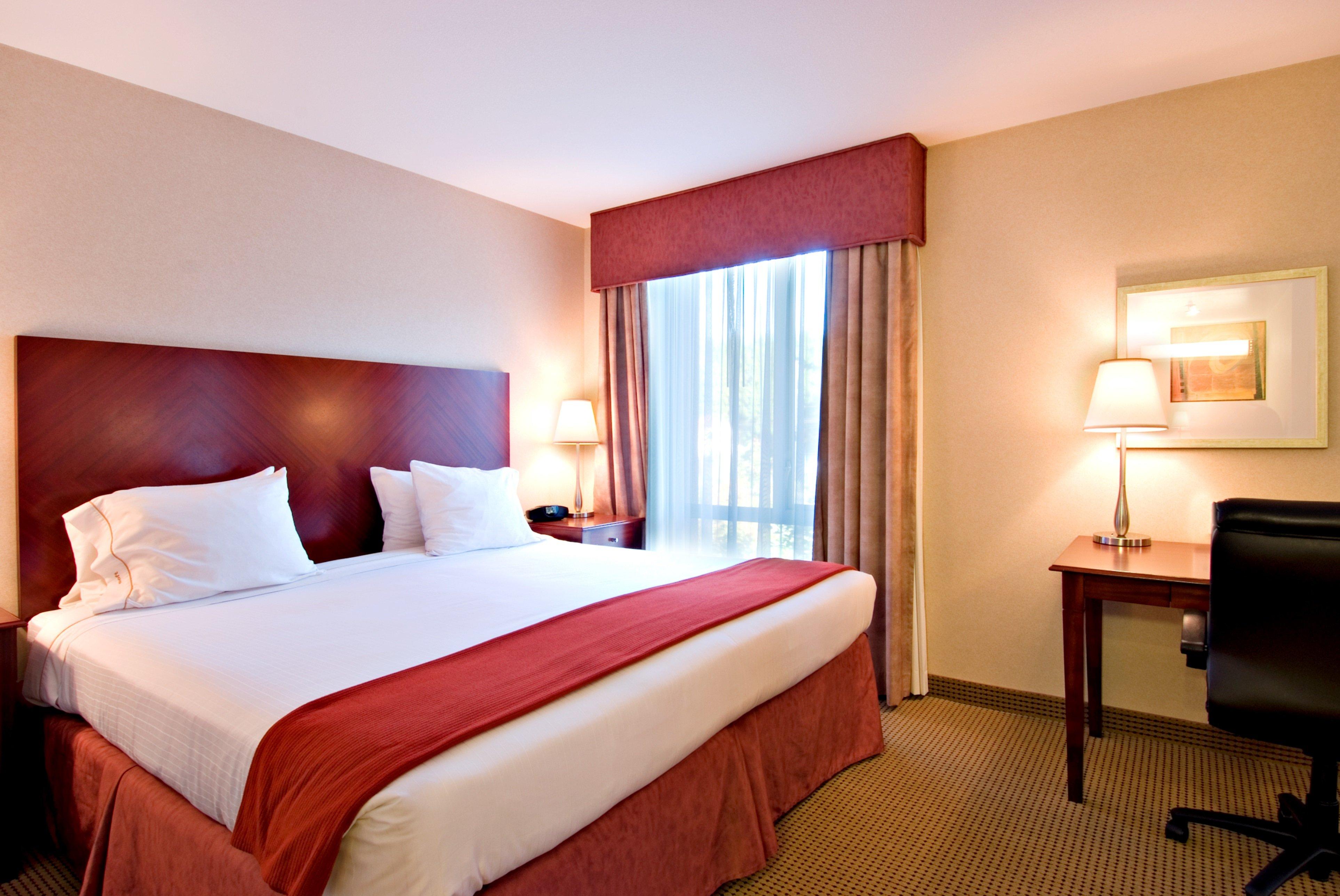 Holiday Inn Express And Suites Surrey By Ihg Exteriör bild