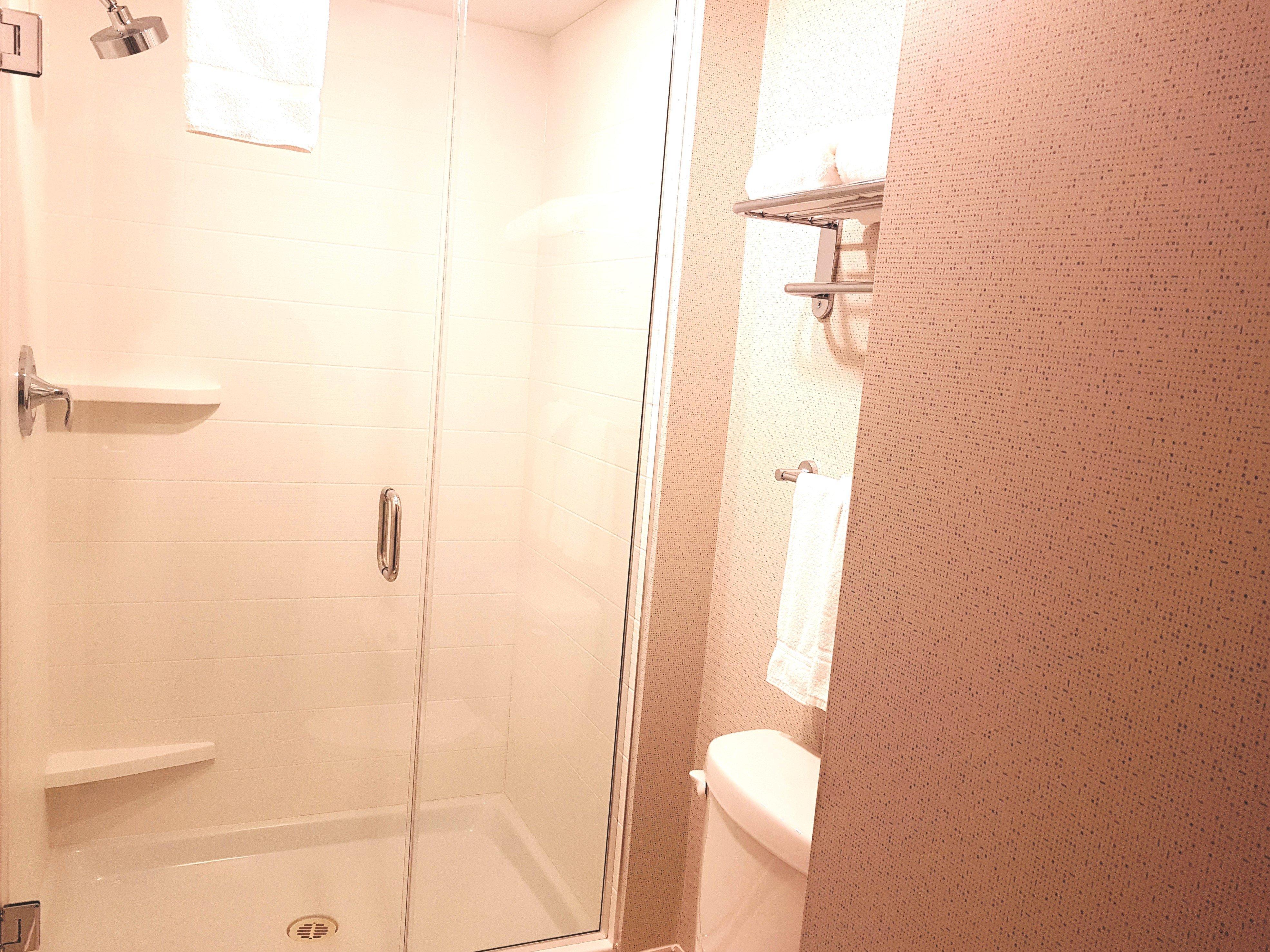 Holiday Inn Express And Suites Surrey By Ihg Exteriör bild