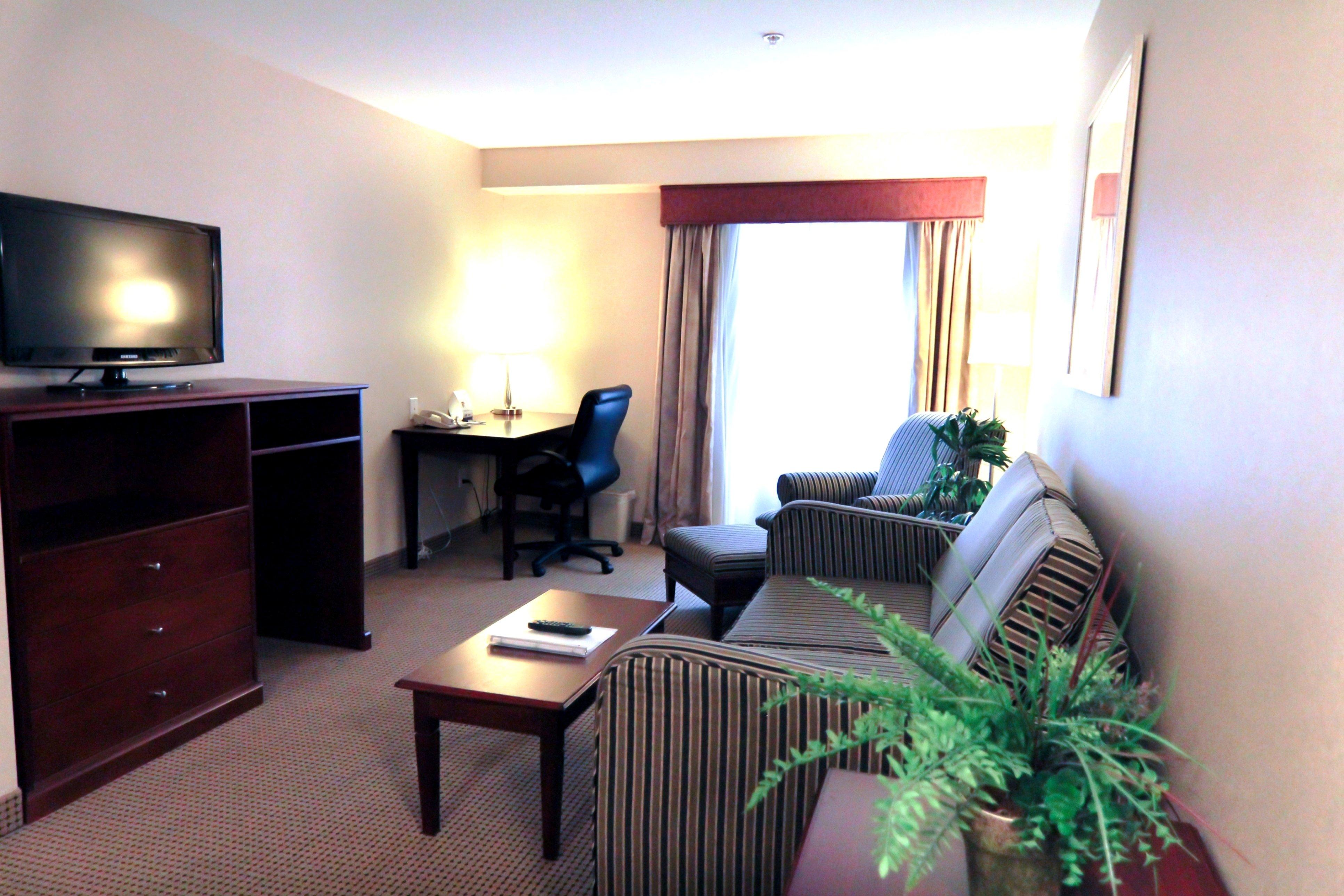 Holiday Inn Express And Suites Surrey By Ihg Exteriör bild