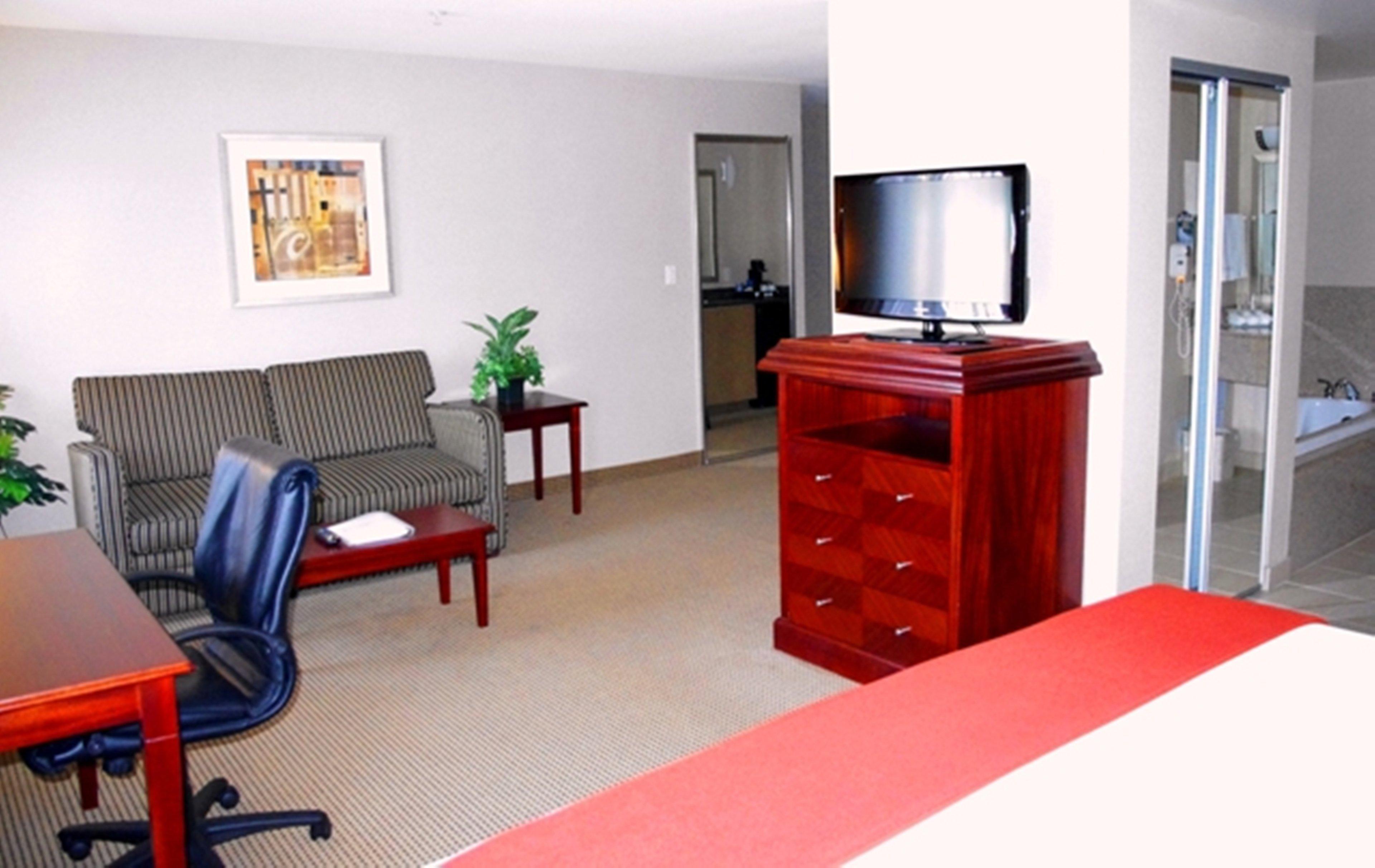 Holiday Inn Express And Suites Surrey By Ihg Exteriör bild