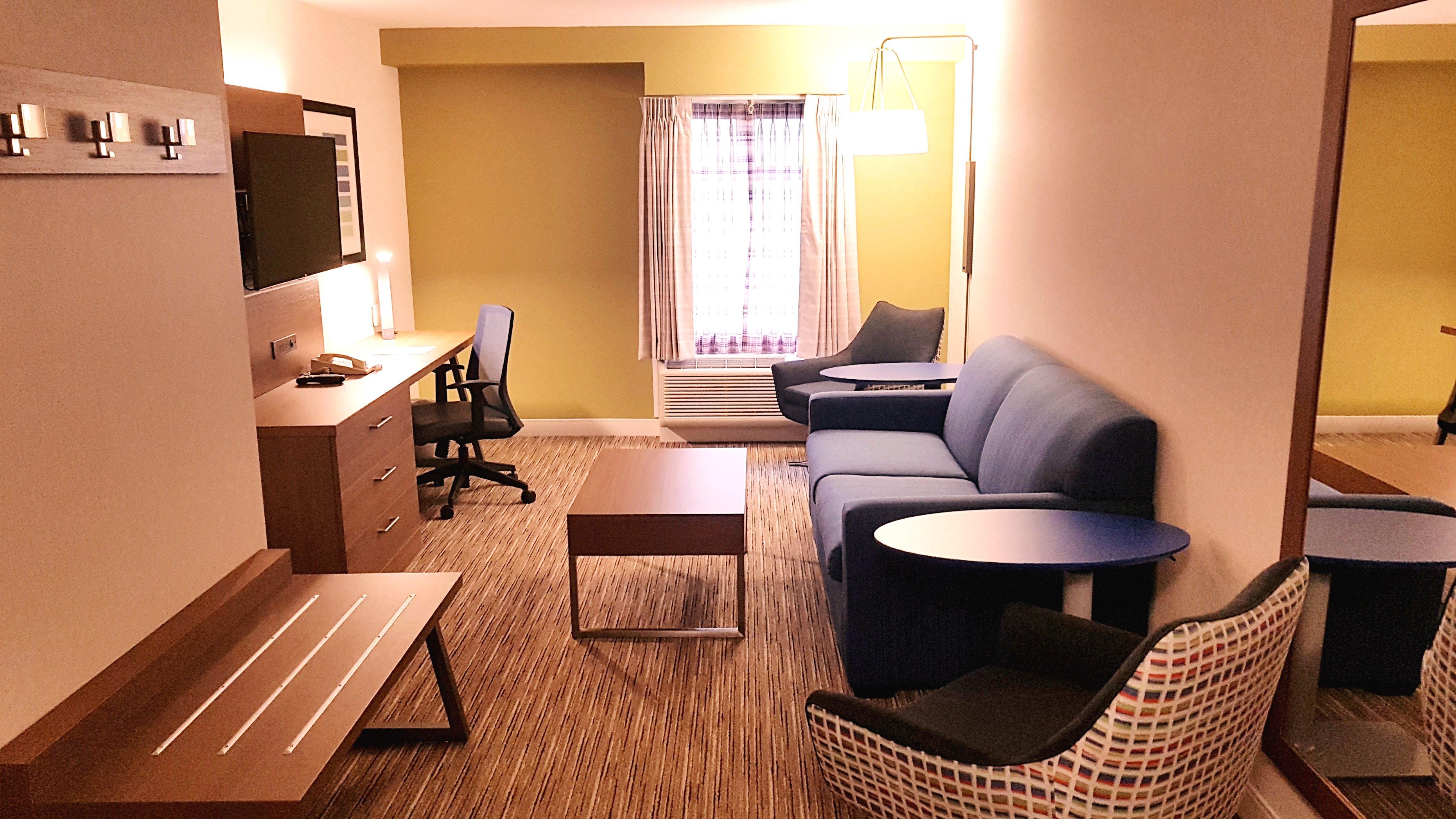 Holiday Inn Express And Suites Surrey By Ihg Exteriör bild