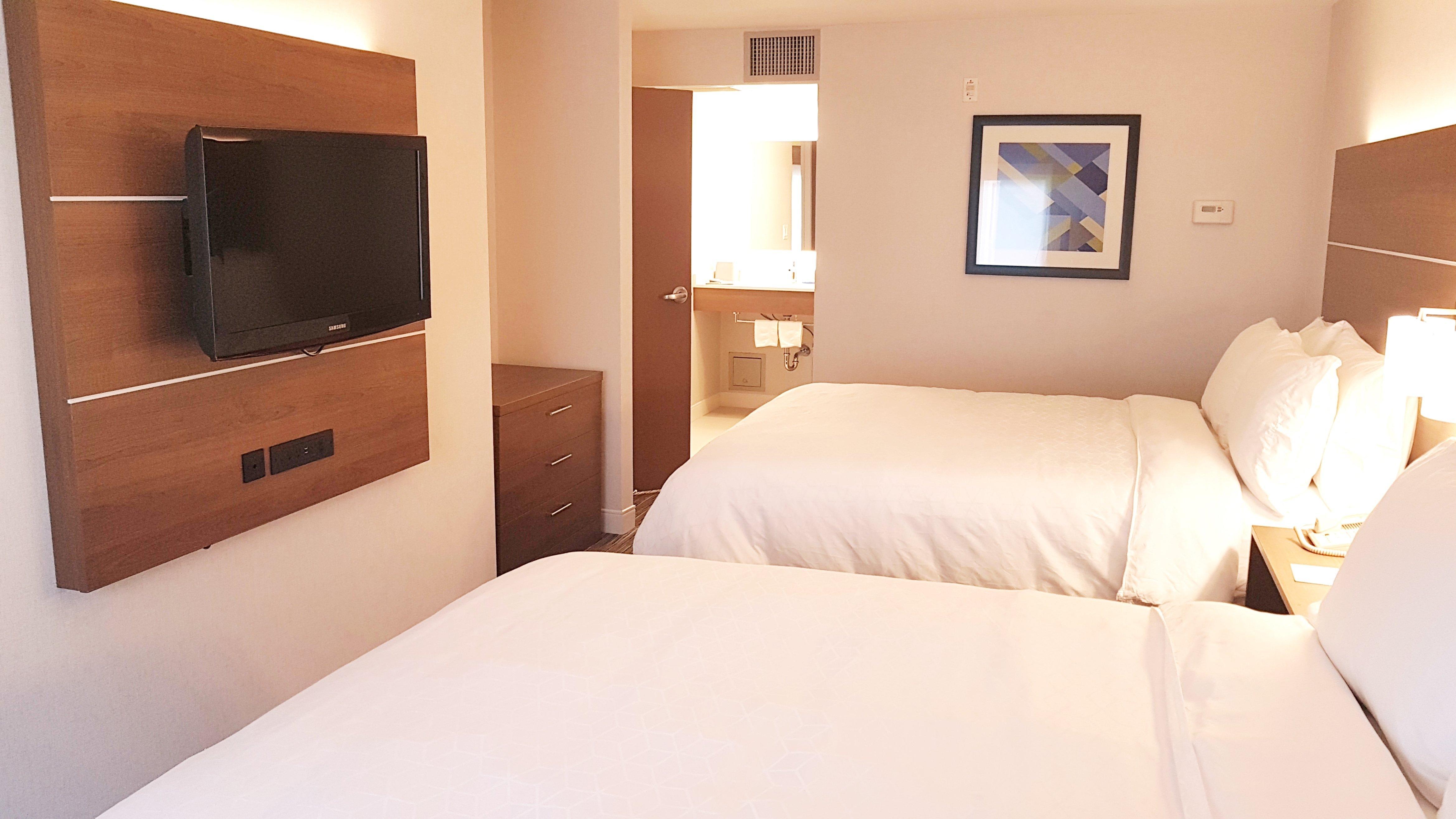 Holiday Inn Express And Suites Surrey By Ihg Exteriör bild