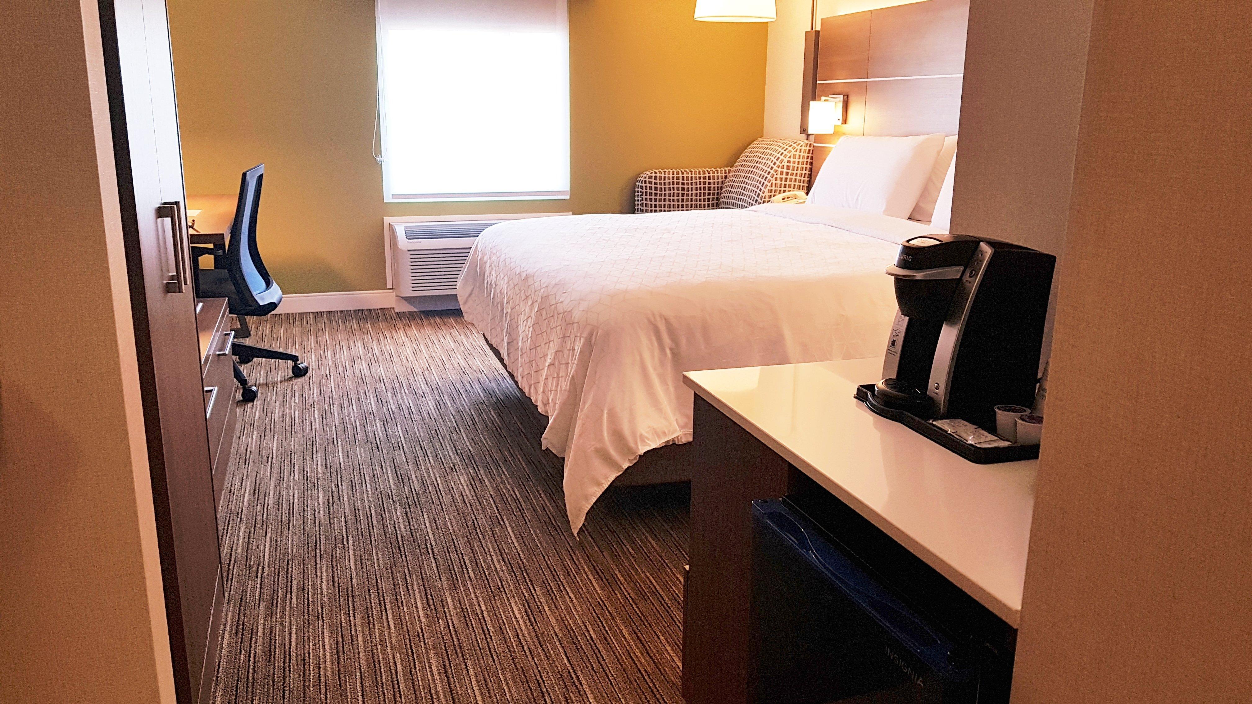 Holiday Inn Express And Suites Surrey By Ihg Exteriör bild