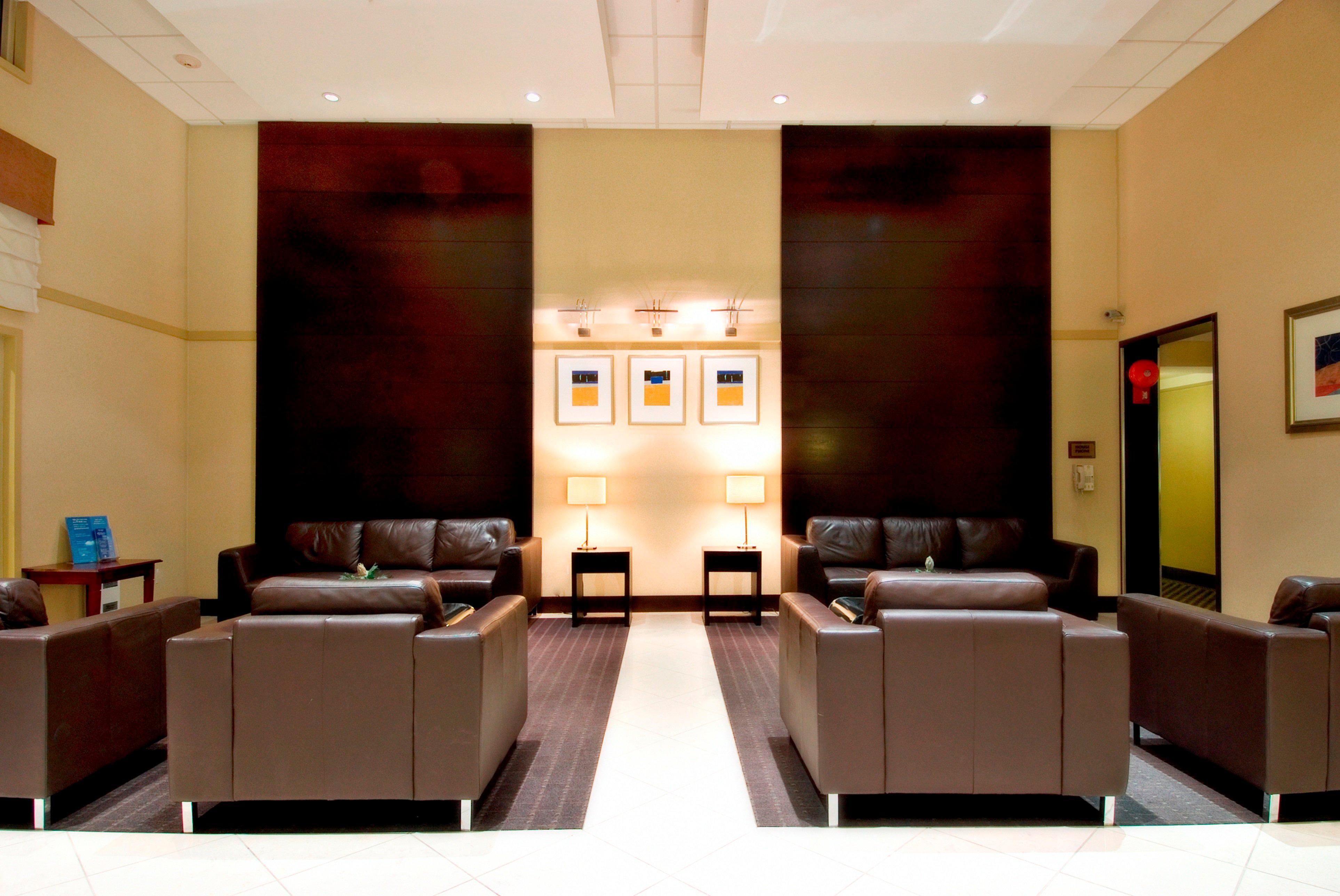 Holiday Inn Express And Suites Surrey By Ihg Exteriör bild