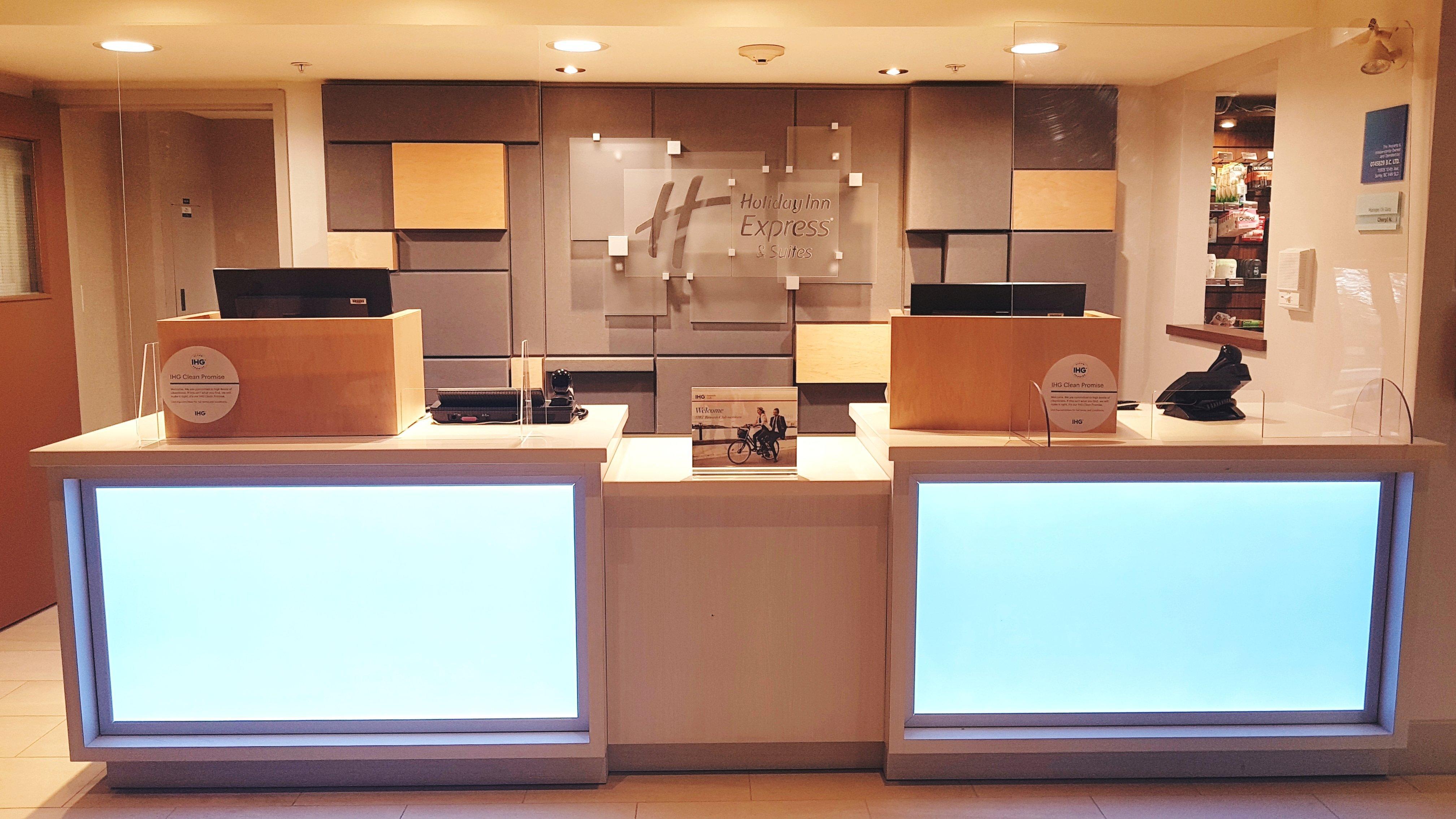 Holiday Inn Express And Suites Surrey By Ihg Exteriör bild