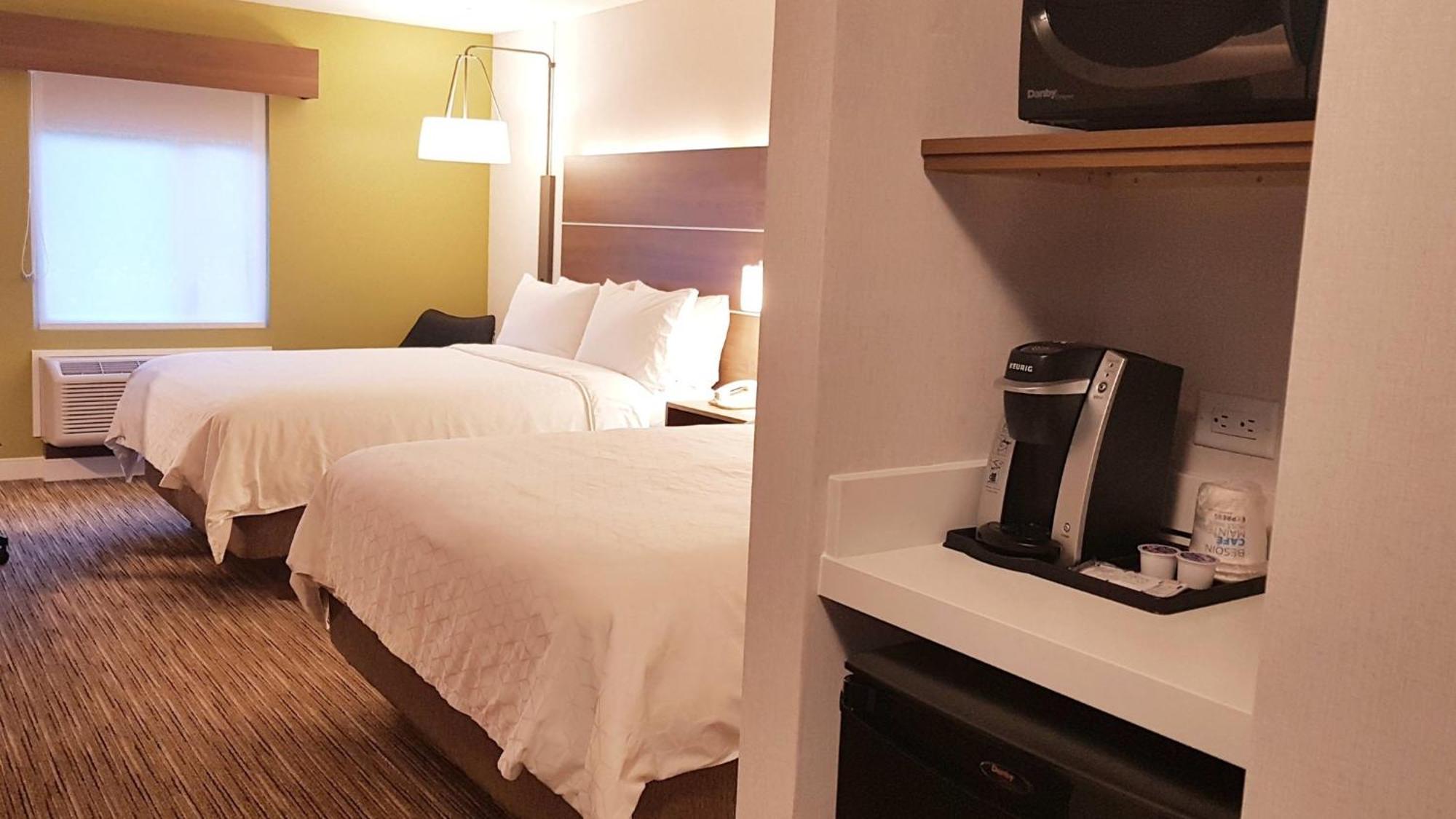 Holiday Inn Express And Suites Surrey By Ihg Exteriör bild