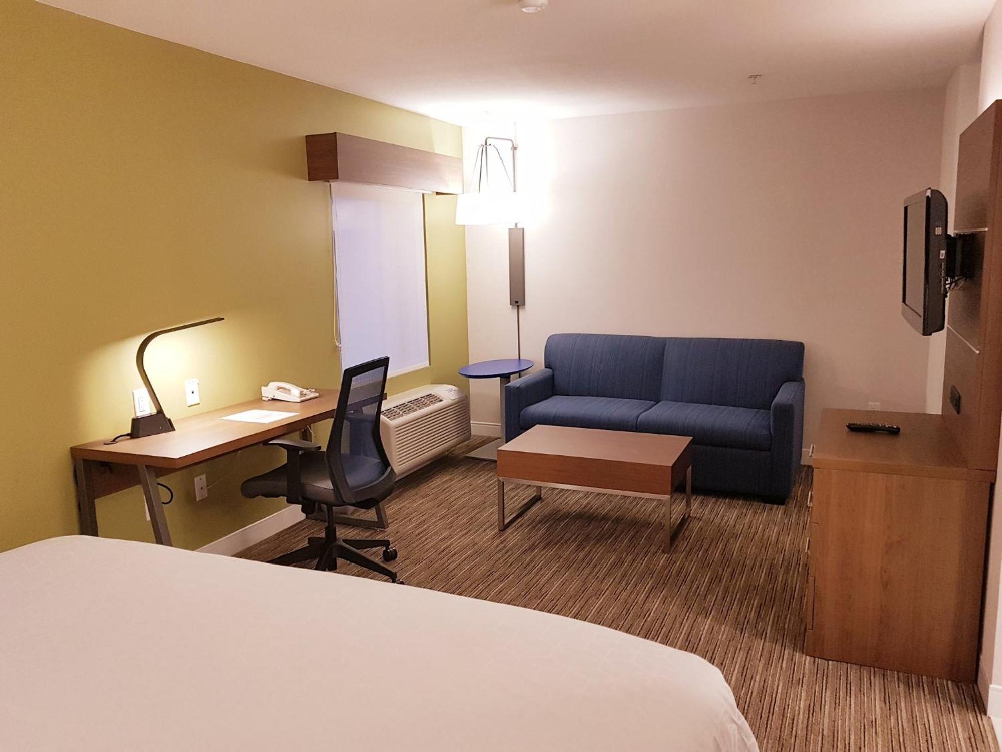 Holiday Inn Express And Suites Surrey By Ihg Exteriör bild
