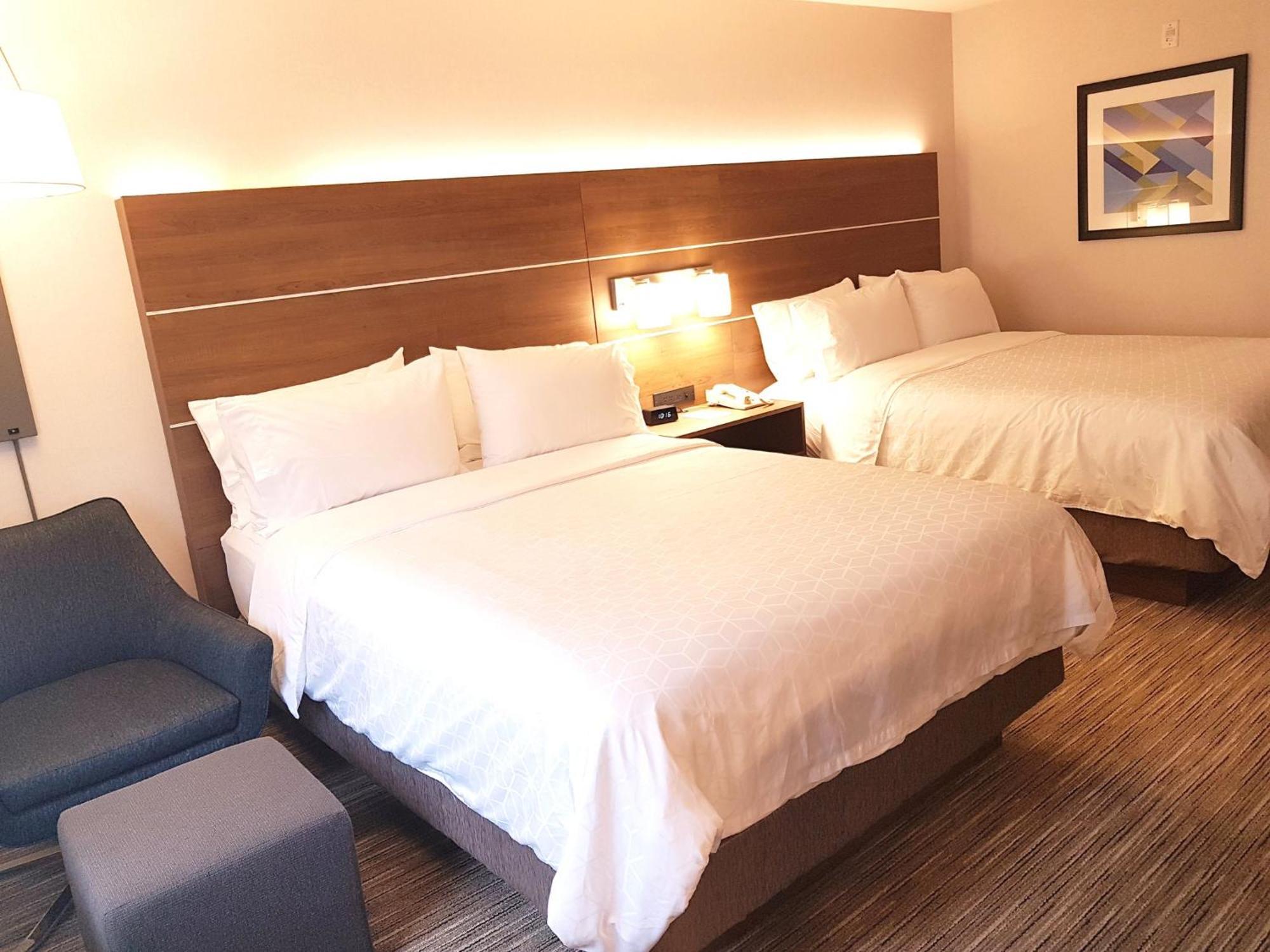 Holiday Inn Express And Suites Surrey By Ihg Exteriör bild