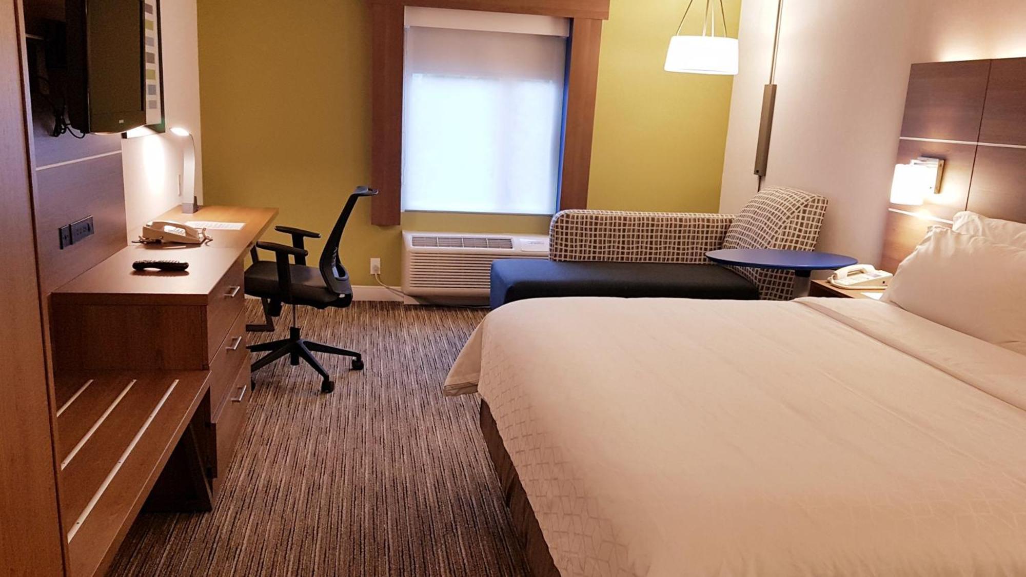 Holiday Inn Express And Suites Surrey By Ihg Exteriör bild