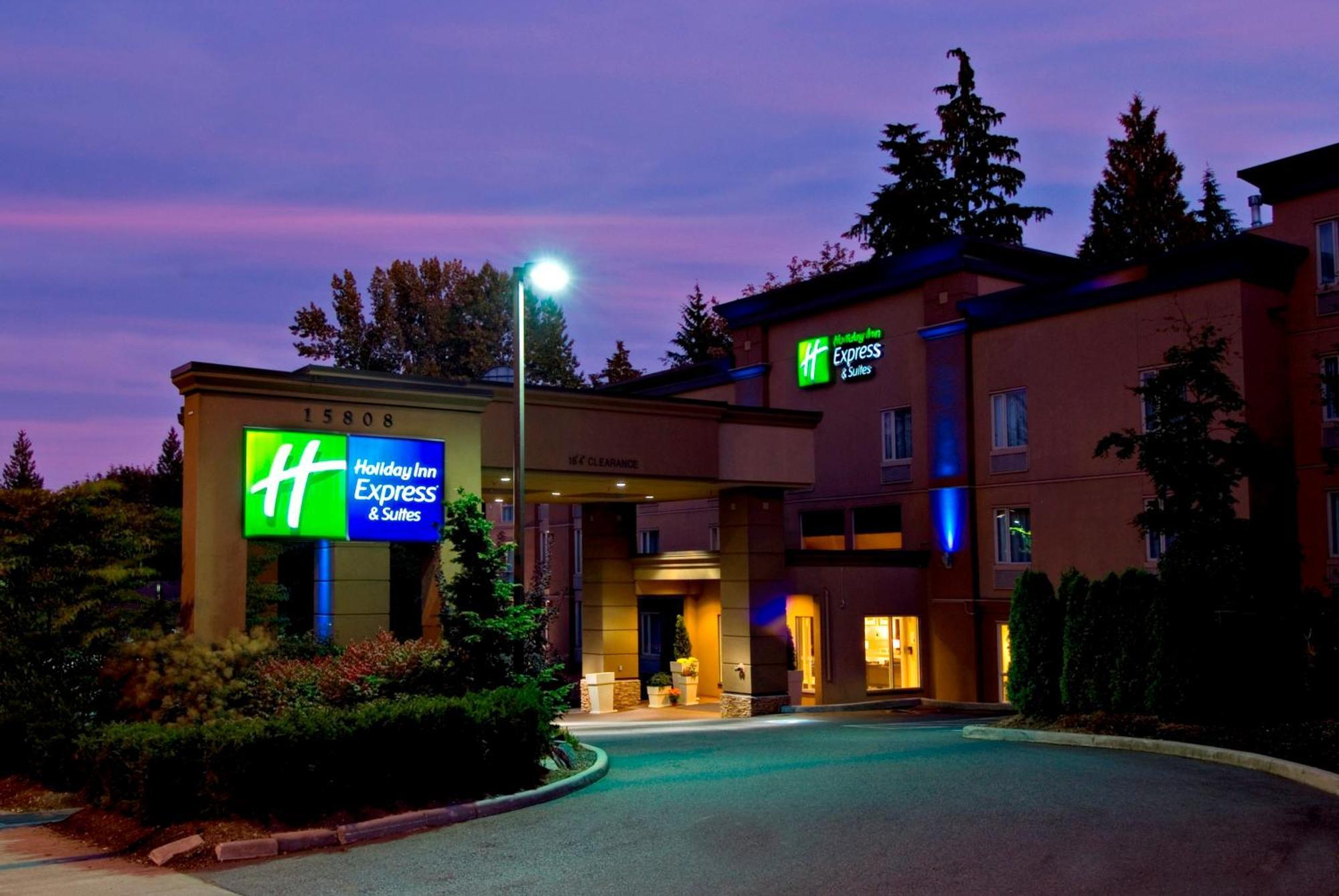 Holiday Inn Express And Suites Surrey By Ihg Exteriör bild