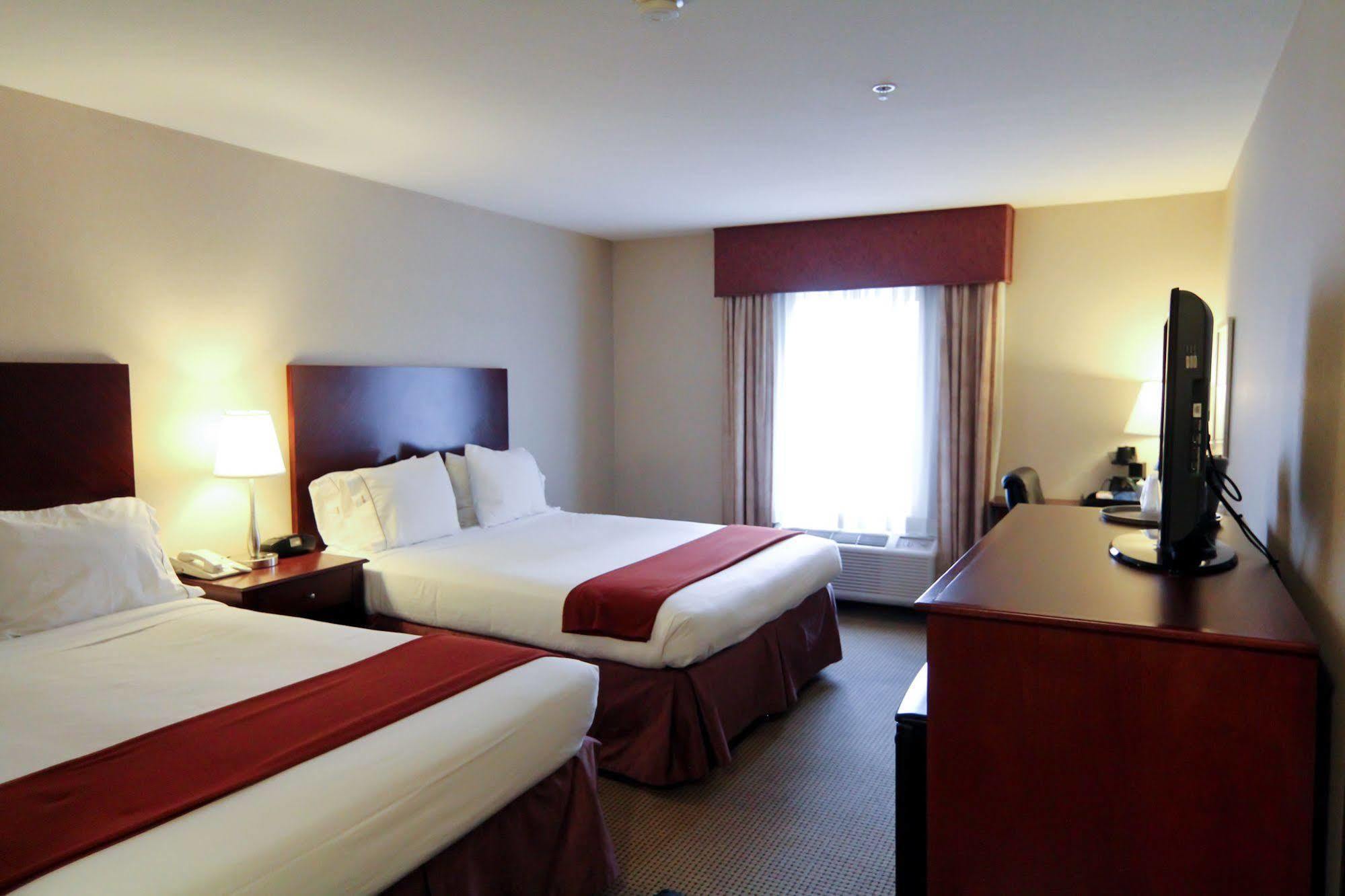 Holiday Inn Express And Suites Surrey By Ihg Exteriör bild