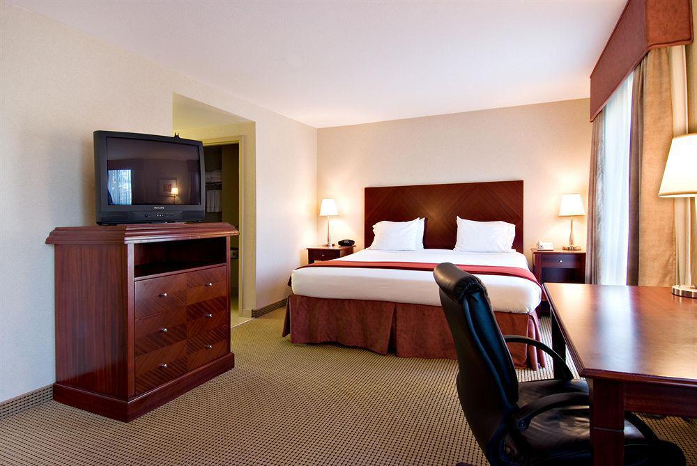 Holiday Inn Express And Suites Surrey By Ihg Rum bild
