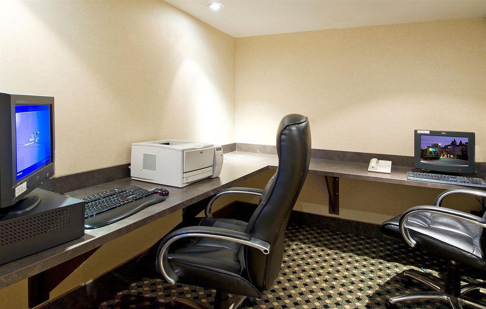 Holiday Inn Express And Suites Surrey By Ihg Bekvämligheter bild